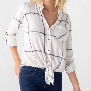 Thread & Supply Large Button and Tie 3/4 length shirt